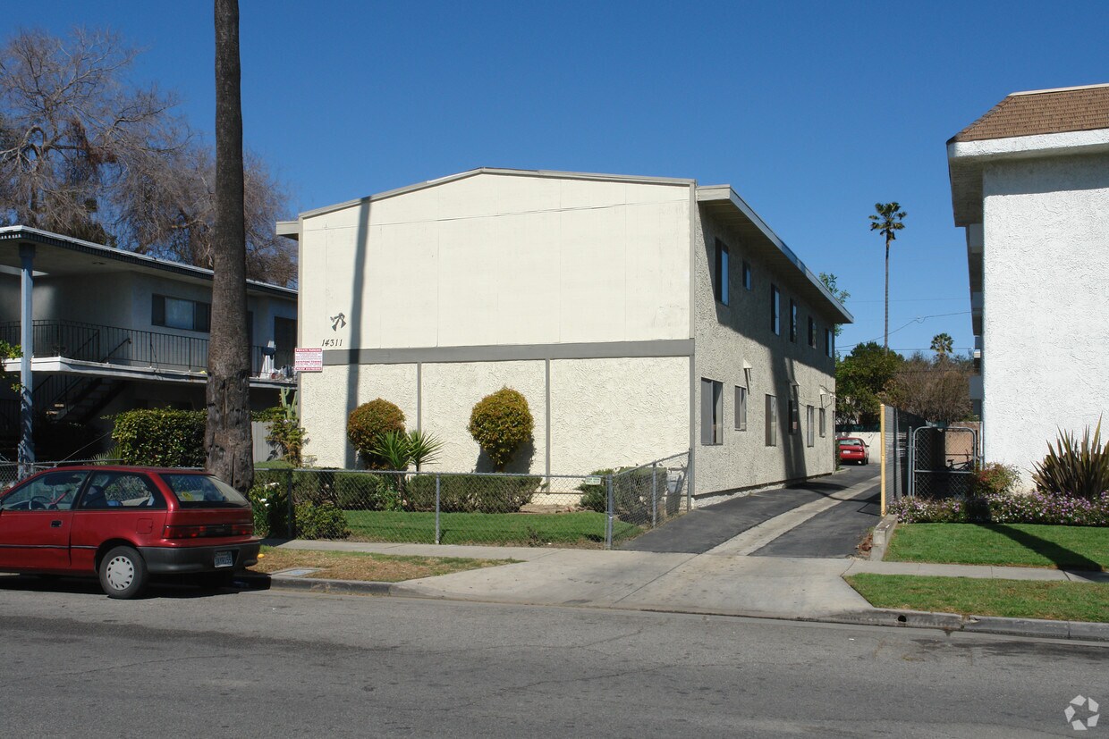Primary Photo - 14311 Haynes St