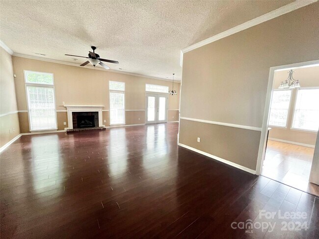 Building Photo - 12121 Landing Green Dr