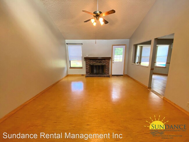 Building Photo - 3 br, 2 bath House - 220 Brittany Lane