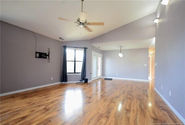 Foto del edificio - 733 Mosswood Ln