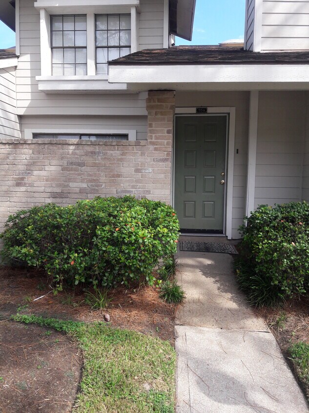 Entrance - 6143 Ludington Dr