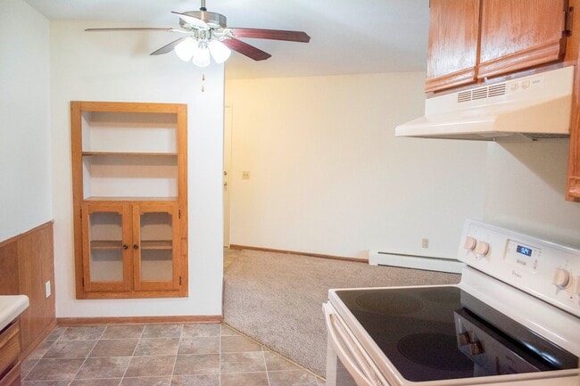 Building Photo - Tonkaway Apartments