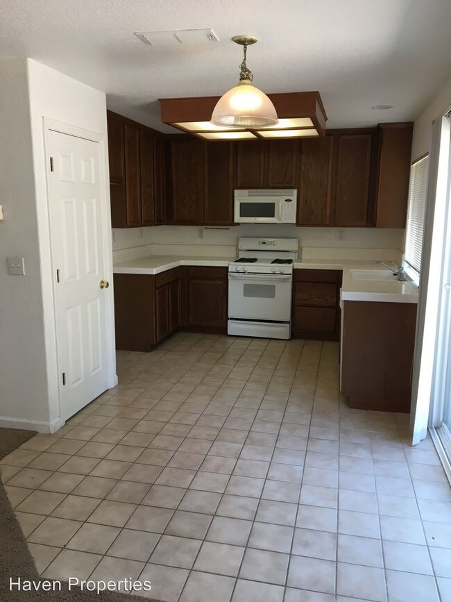 Building Photo - 4 br, 2.5 bath House - 17 Crossley Court