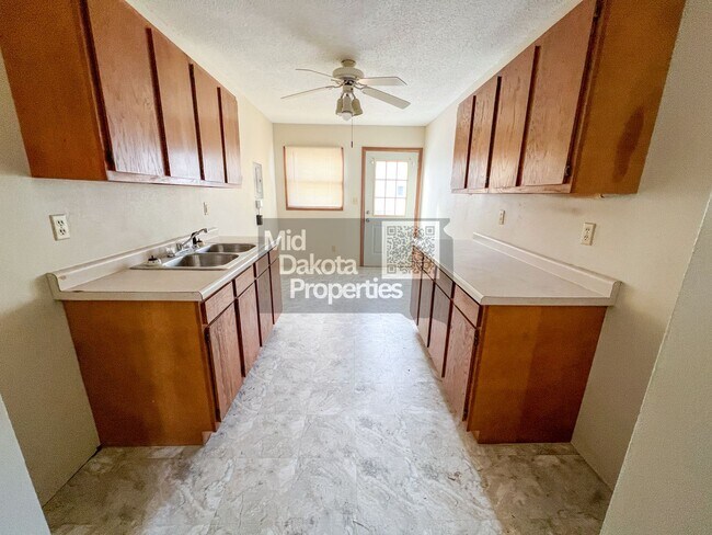 Foto del edificio - 813 N Sanborn-1 bedroom house with large two car garage