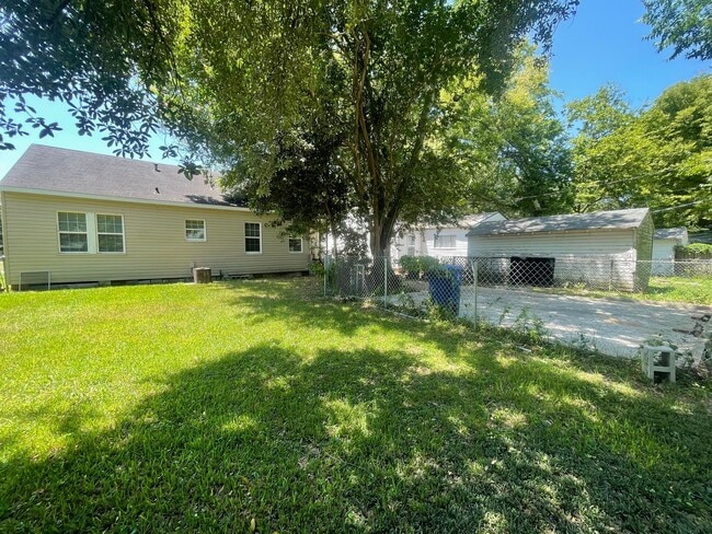 Building Photo - A Great Place to Call Home!