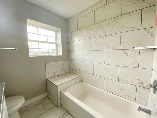 Building Photo - 2802 Westside Dr