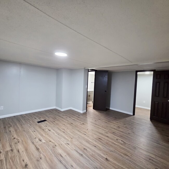 Building Photo - 93 Deerwood Park