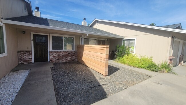 New privacy fence. - 2530 Jason Ct