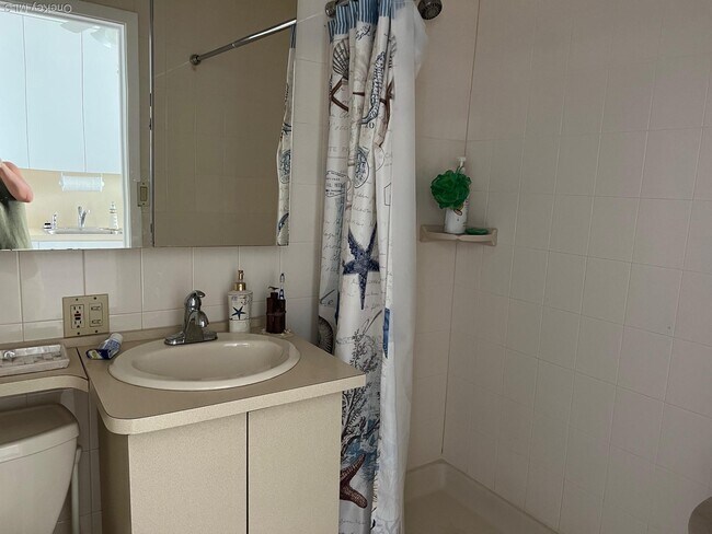 Foto del edificio - 830 Shore Rd