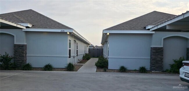 Building Photo - 2108 Stauffers St