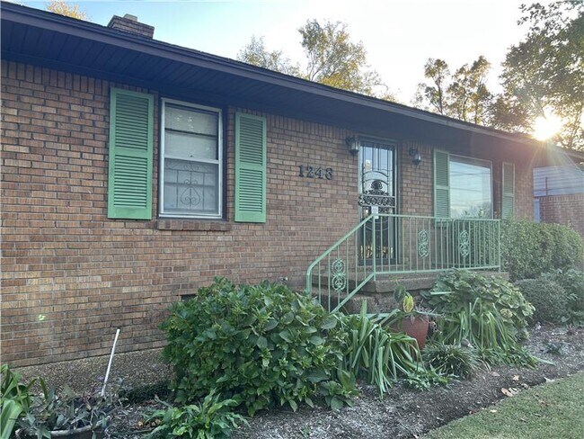 Building Photo - 1243 Elliston Rd