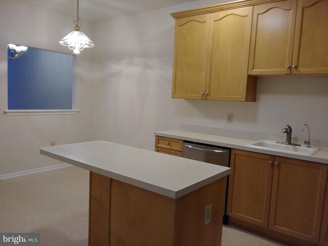 Building Photo - 65 Arbor Cir
