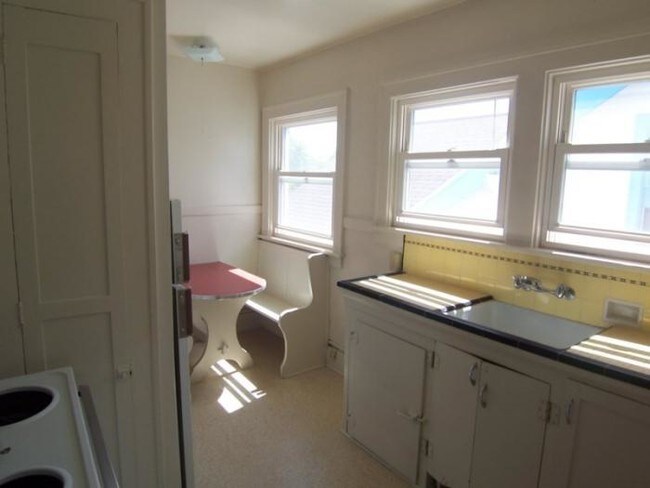 Building Photo - 1 bedroom in Seattle WA 98103