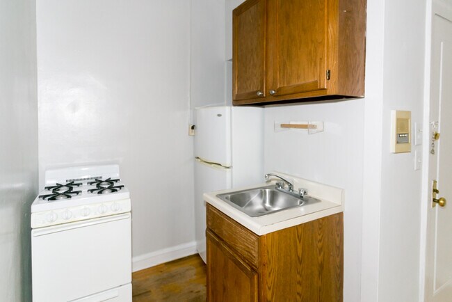Building Photo - 2824 N Burling St