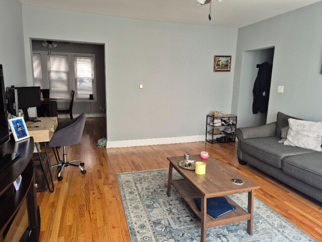 Foto del edificio - 4839 W Addison St