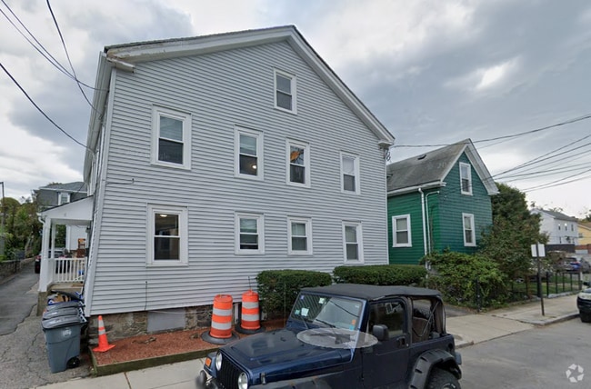 Building Photo - 10 Shepard St