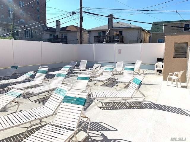 Foto del edificio - 465 Shore Rd