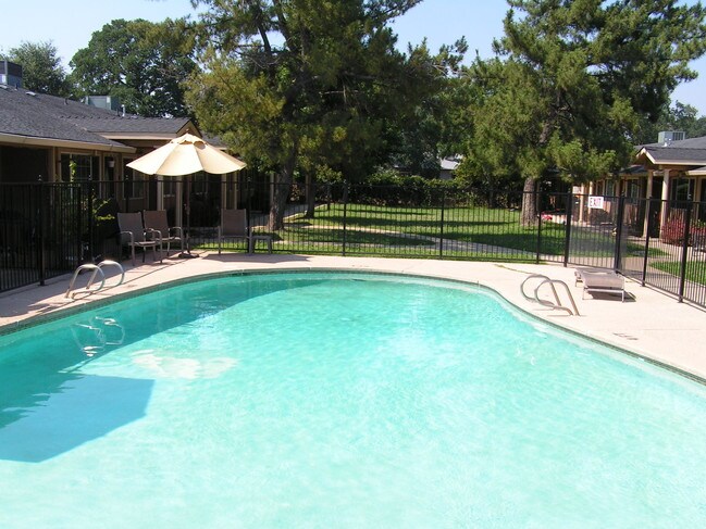Piscina - 2739 Wilson Ave