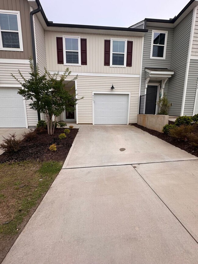 Building Photo - 3BR 2.5BA Townhome in High Point