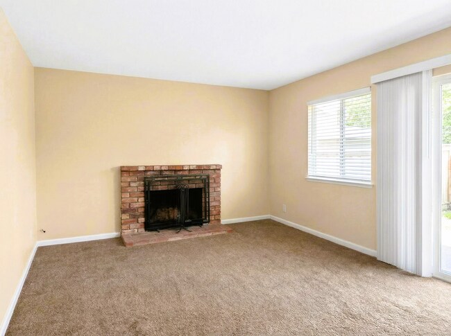 Foto del edificio - Spacious 3-Bedroom Home with Large Backyard in Fairfield