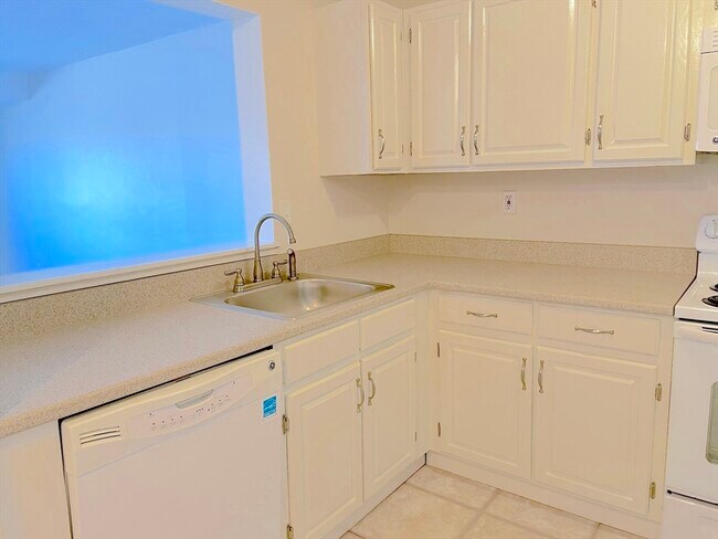 Building Photo - 500 Colonial Dr