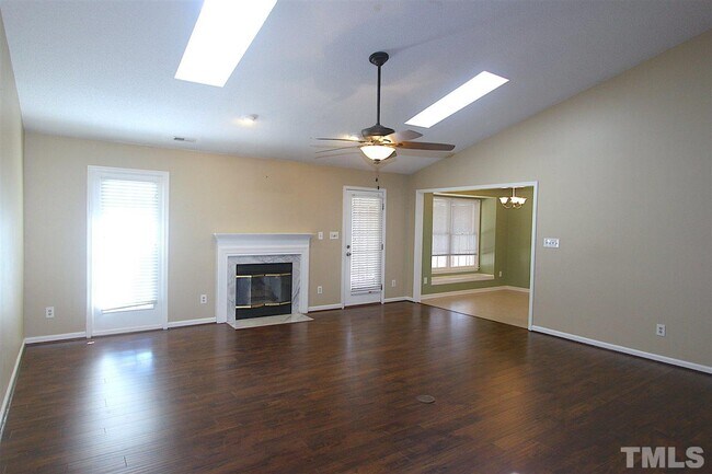 Building Photo - 1403 Buckhorn Rd