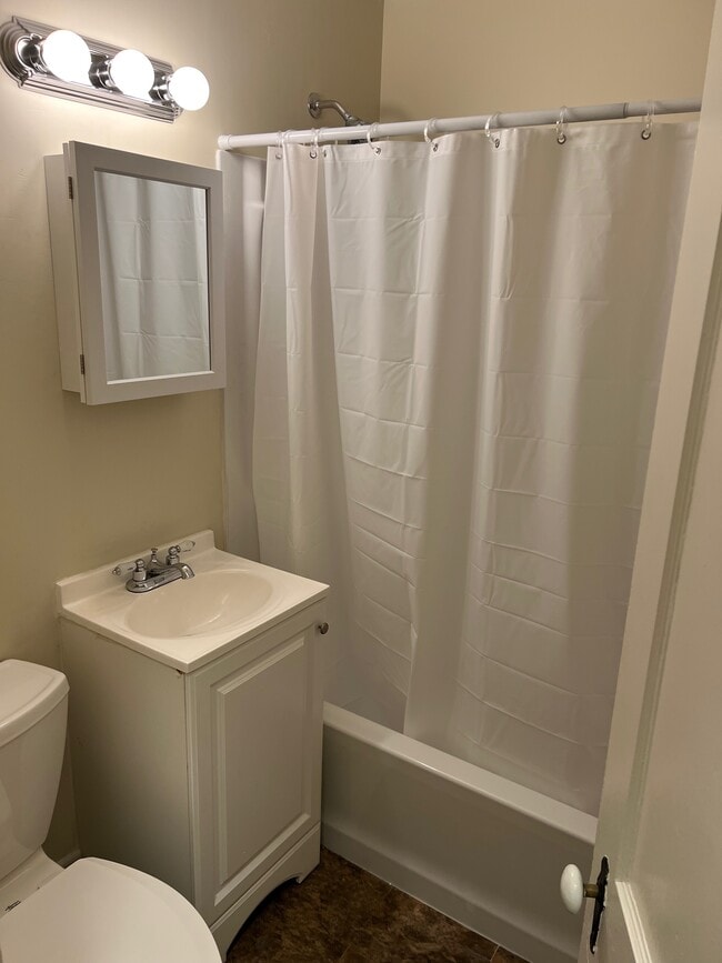 Building Photo - 2435 Ohio Ave