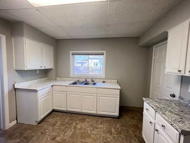 Foto del edificio - Spacious Four Bedroom Home with Large Yard!