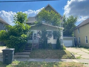 Building Photo - 421 Allyn St
