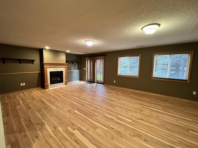Building Photo - 2401 Emerald Bend