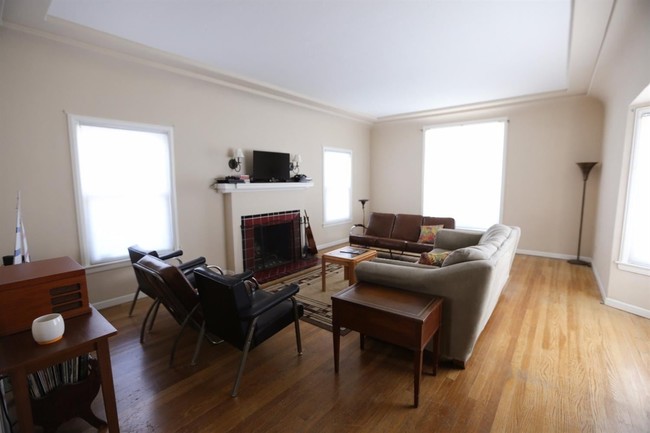 Building Photo - 3 br, 2 bath House - 1741 N Farris Ave