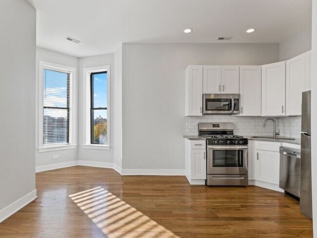 Building Photo - 2121 N Sedgwick St