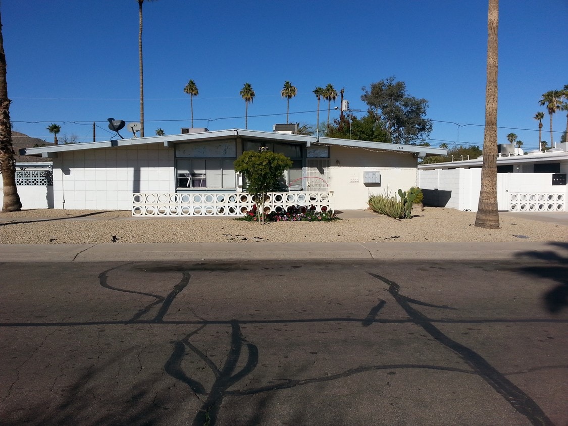 Building Photo - 6632-& 6638 E Earll Dr