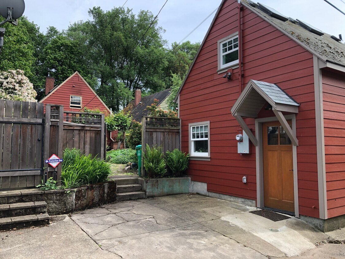1903 SE Elliott Ave, Portland, OR 97214 House Rental in Portland, OR