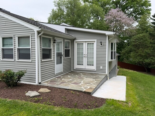 Building Photo - 1621 Oaklawn Ct