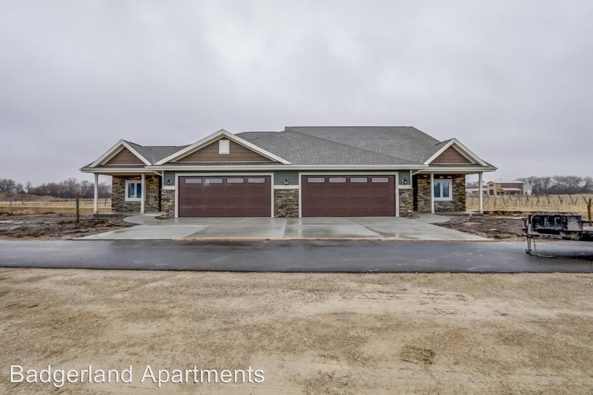 Primary Photo - 705 Vineyard Dr