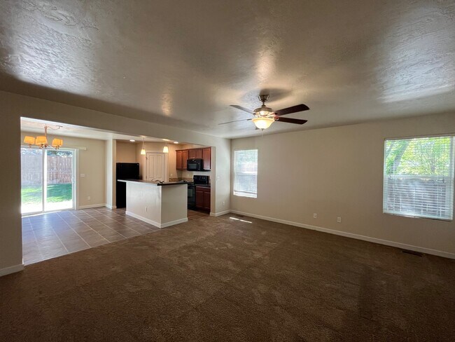 Foto del edificio - 589 W Ramsbrook St