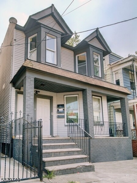 Building Photo - 595 15th Ave