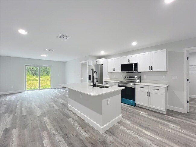 Building Photo - 527 Marion Oaks Ln