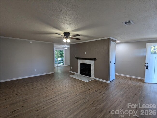 Building Photo - 3208 Charlotte Hwy