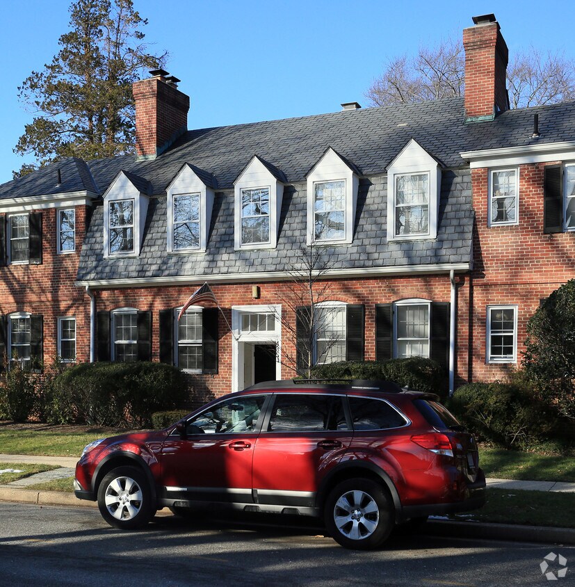 Foto del edificio - 4853 Sedgwick St NW