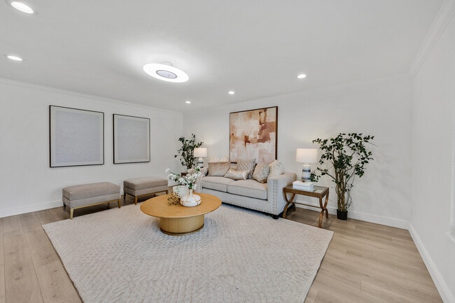 Building Photo - 2449 Almaden Blvd