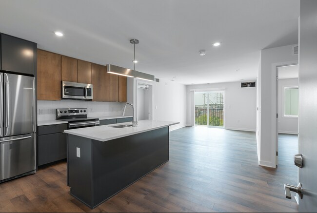 Interior Photo - Graduate Pointe