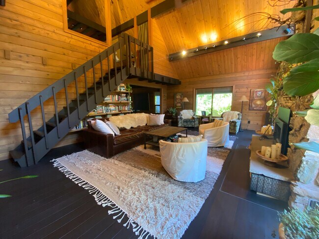 Building Photo - 6350 Lariat Loop