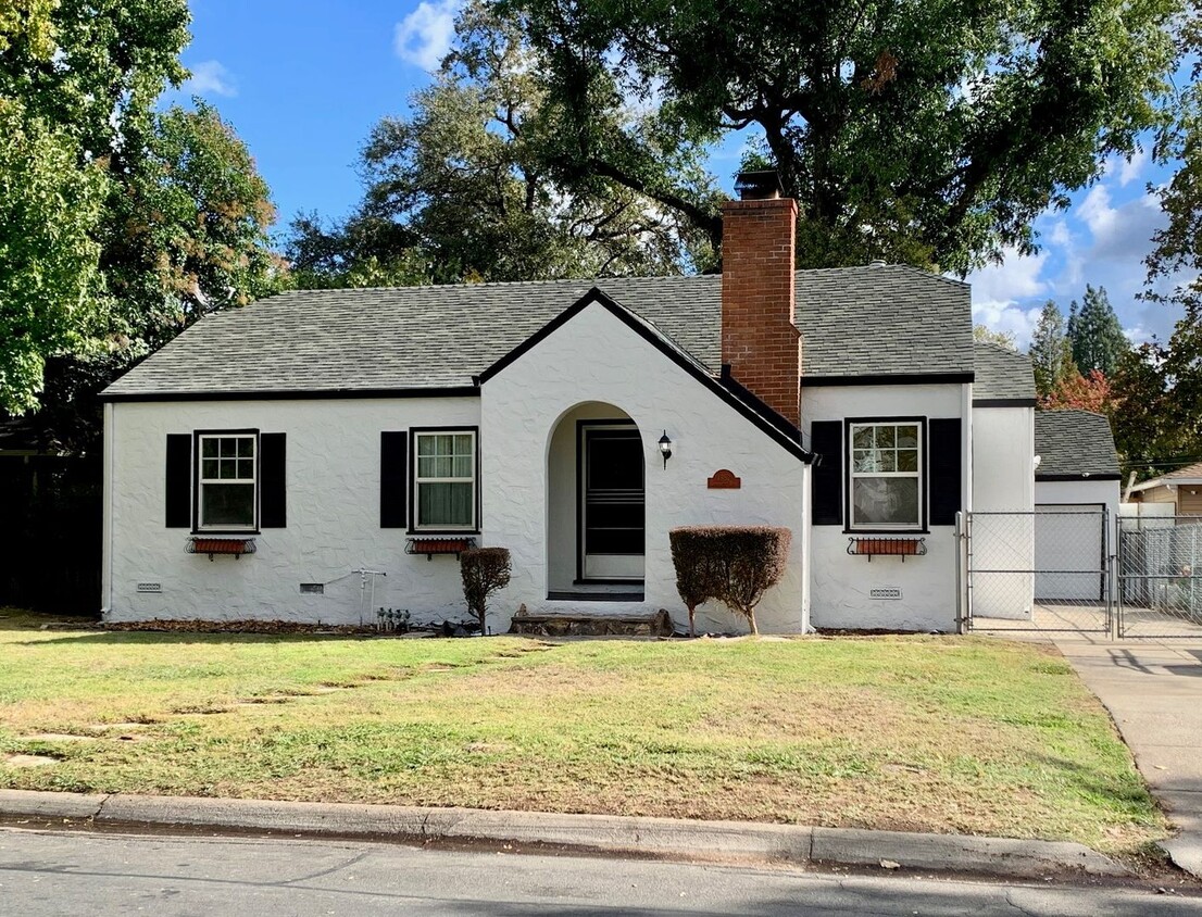 Primary Photo - Adorable Three Bedroom, One-story Home in ...