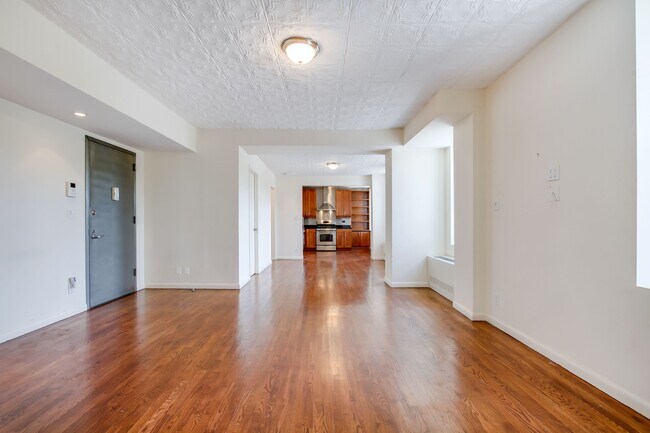 Foto del edificio - 240-242 E Houston St