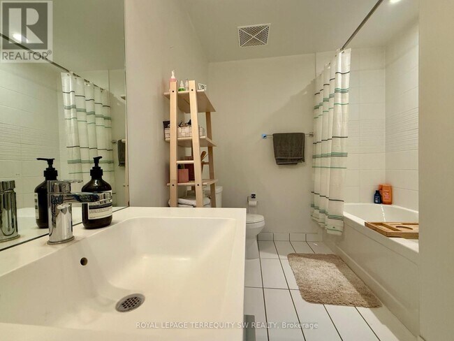 Photo du bâtiment - 21 Iceboat Terr