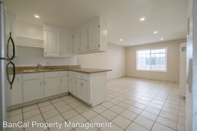 Building Photo - 671 Villa St