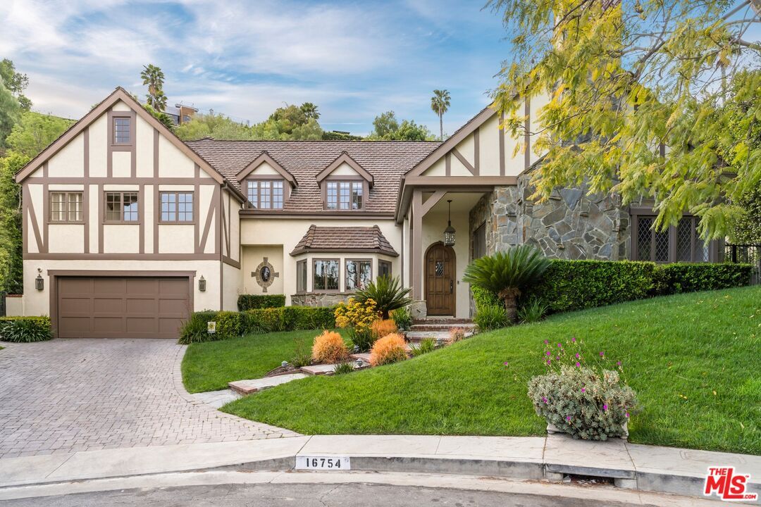 Primary Photo - 16754 Ashley Oaks