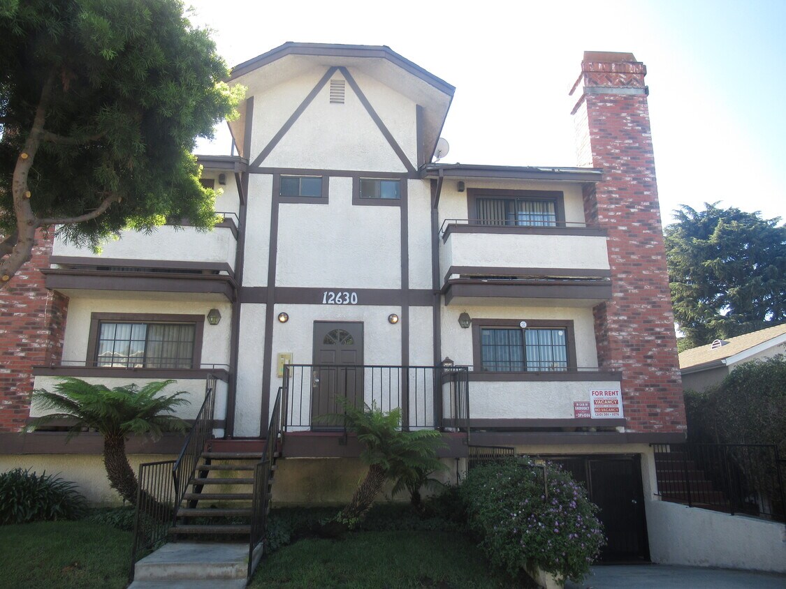 Foto principal - 12630 Mitchell Ave